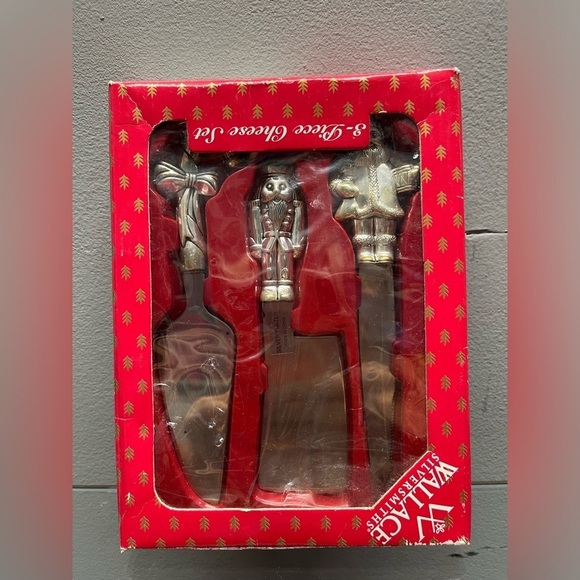 Wallace Silversmiths Other - Wallace Silversmiths 3 pcs Christmas Cheese Knife Set Vintage Silver Plated